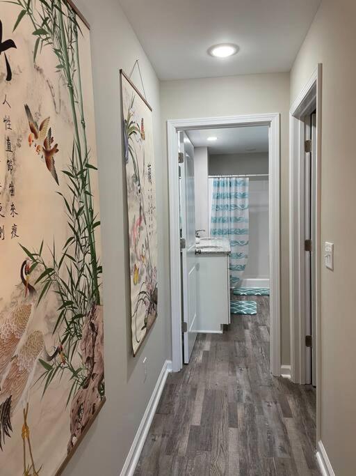 Sleep 10, NEW CONSTRUCTION home, half mile to beach, 3 BD 2 BA, 6 beds - Housity