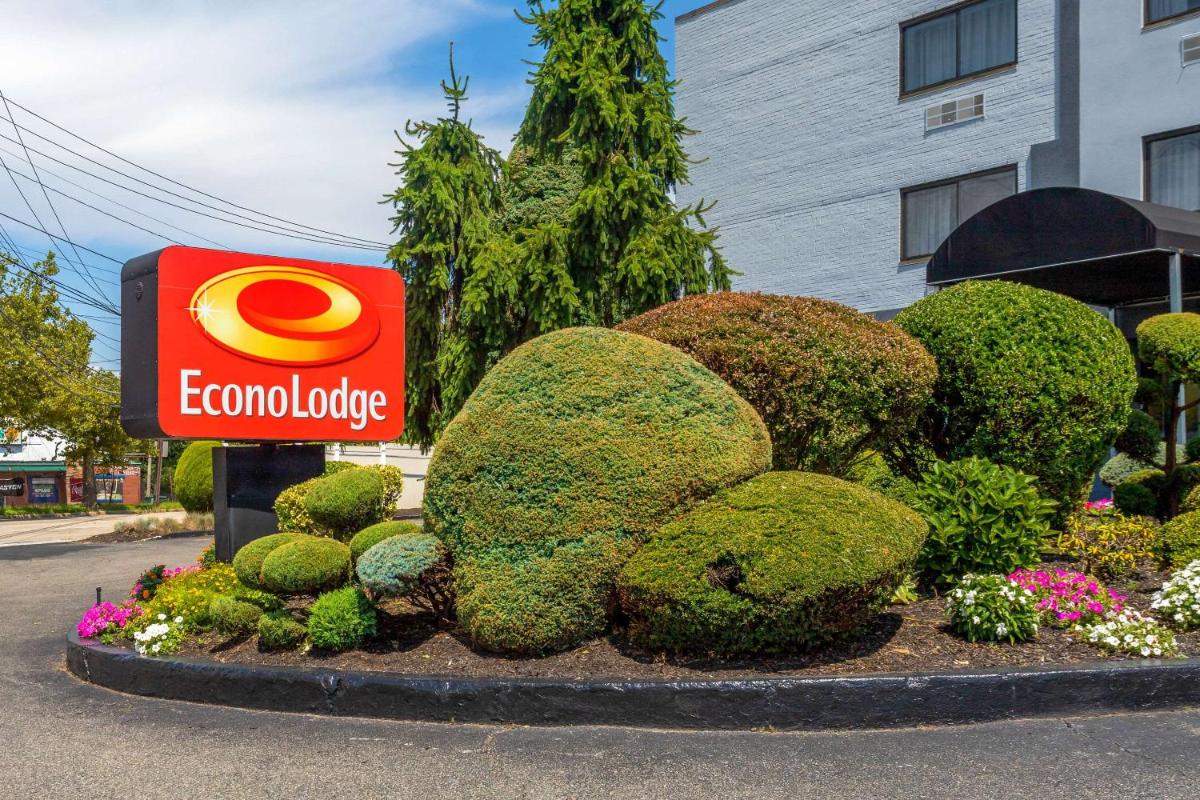 Econo Lodge - Housity