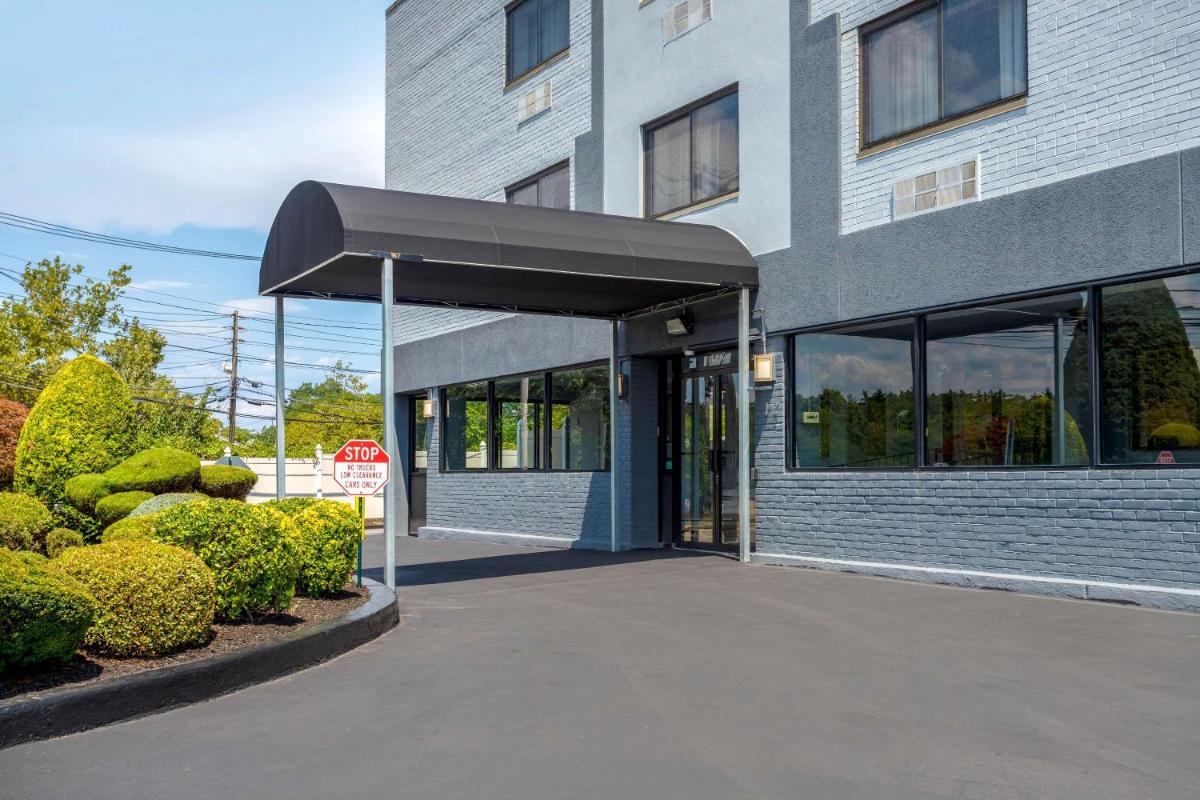 Econo Lodge - Housity