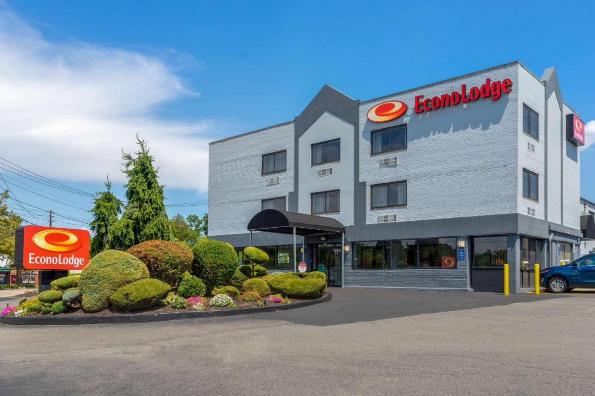Econo Lodge - Housity