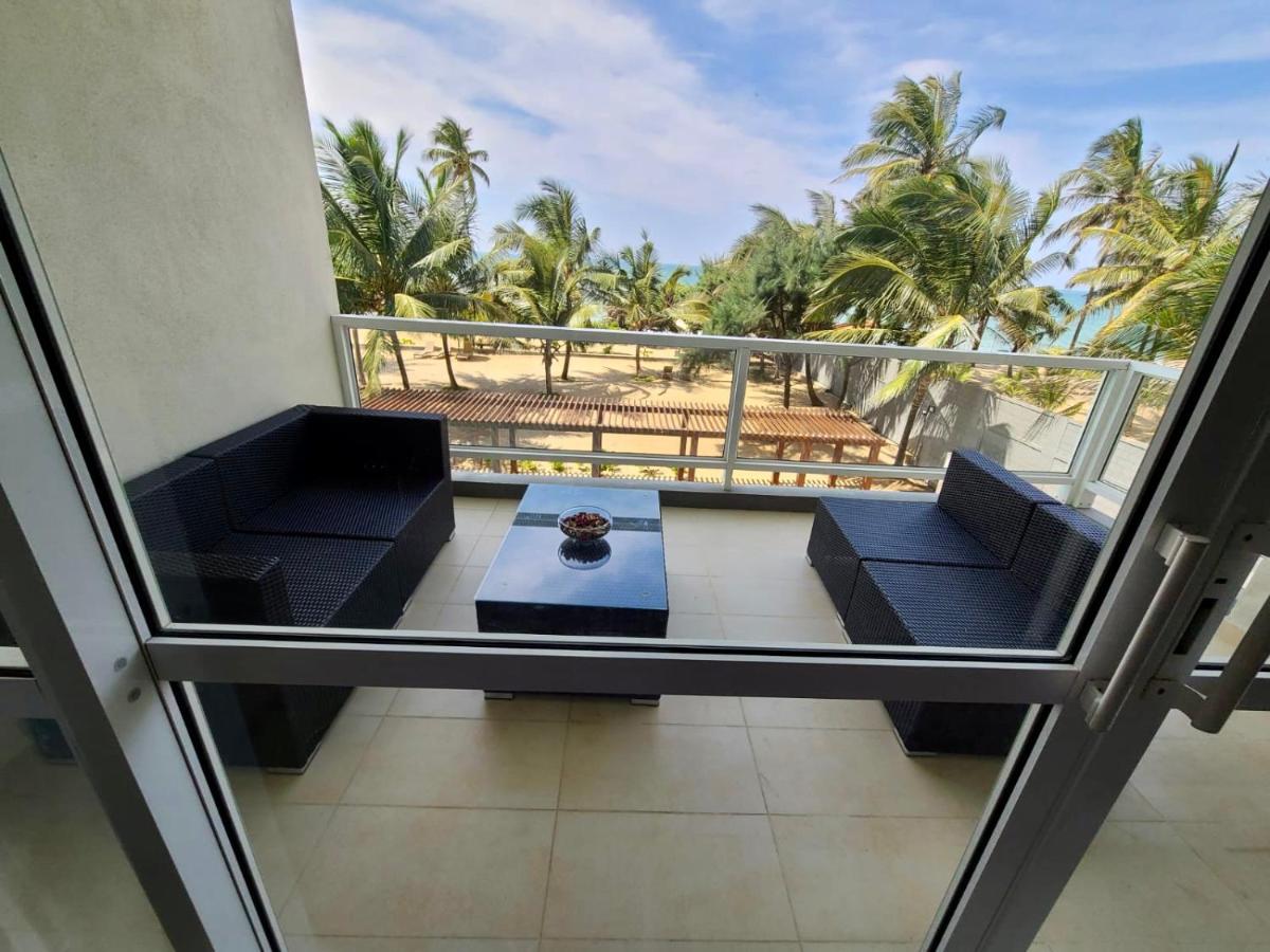 Beachfront Apartment With Pool near Colombo - Housity