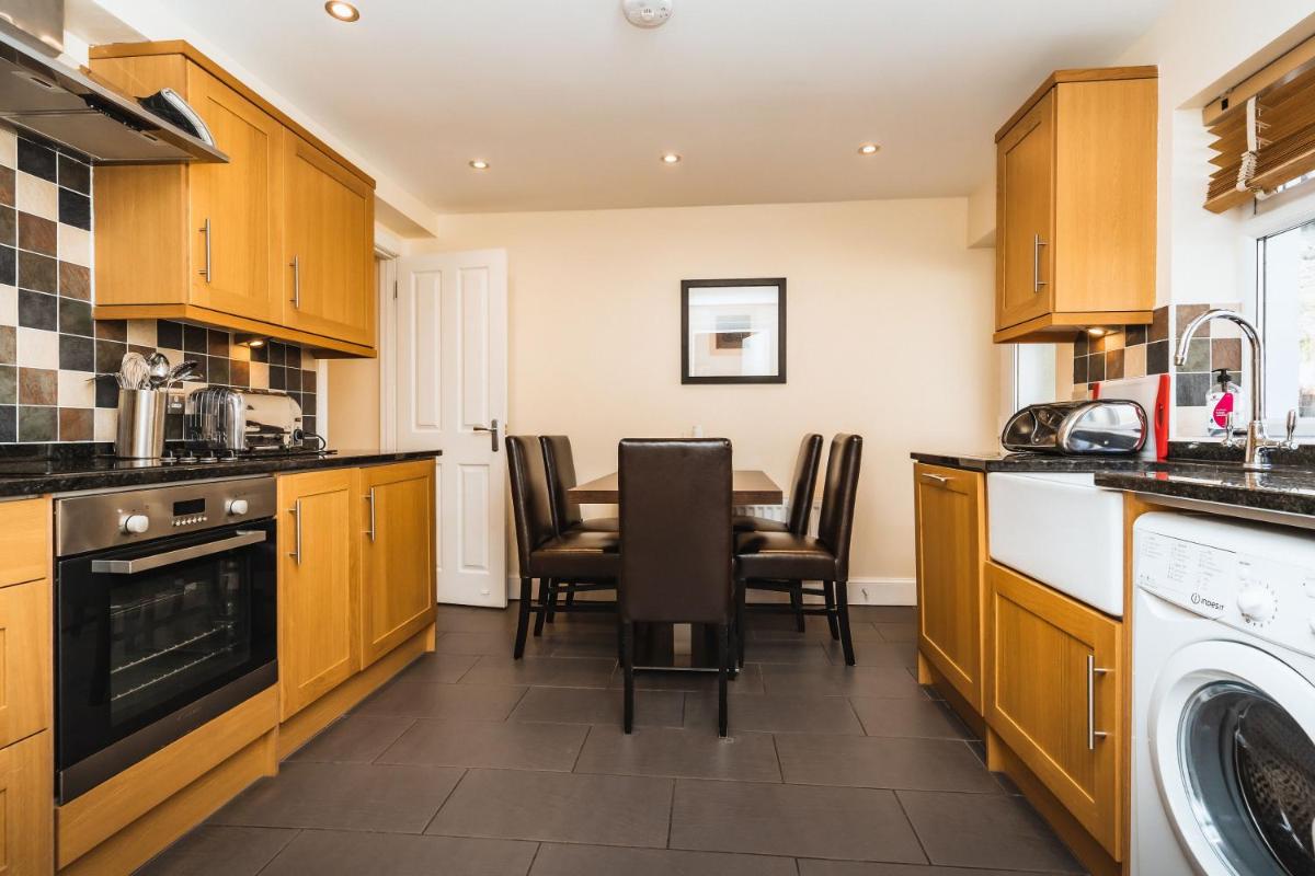 Kenmore Luxury Lodges - Housity