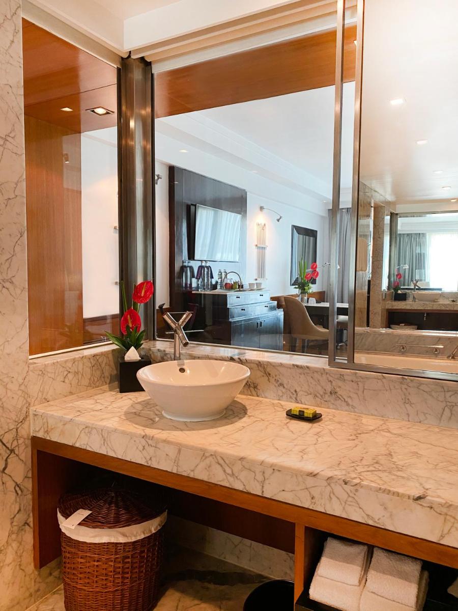 a bathroom with a sink and a large mirror at InterContinental Marine Drive Mumbai by IHG in Mumbai