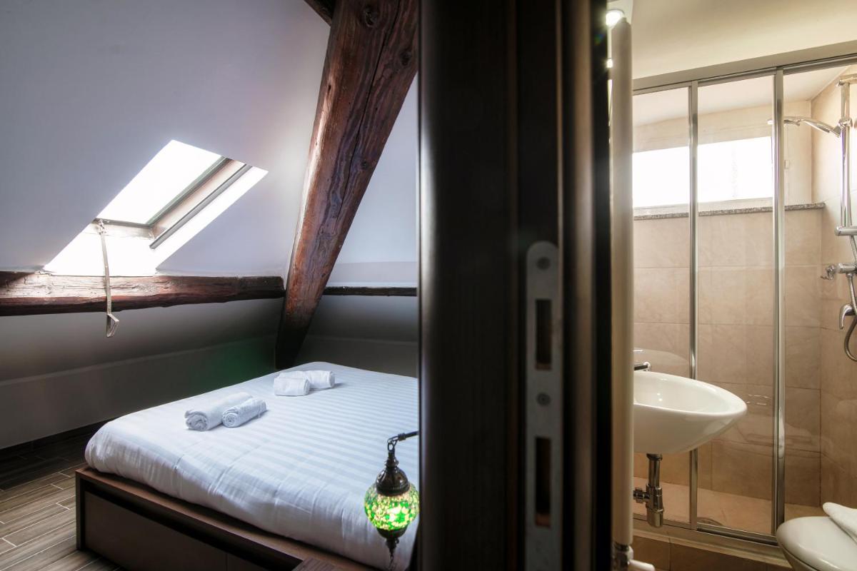 JOIVY Stylish Flat, 5-Minute Metro Trip to Centre - Housity