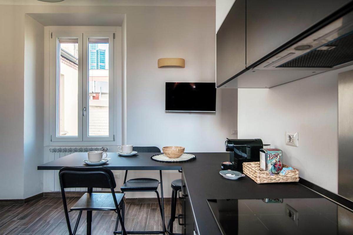 JOIVY Stylish Flat, 5-Minute Metro Trip to Centre - Housity