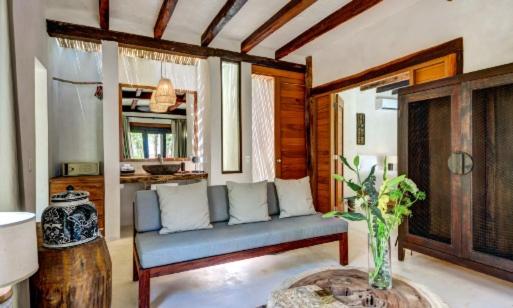 Beachfront Chuku house in Tulum beach - Housity
