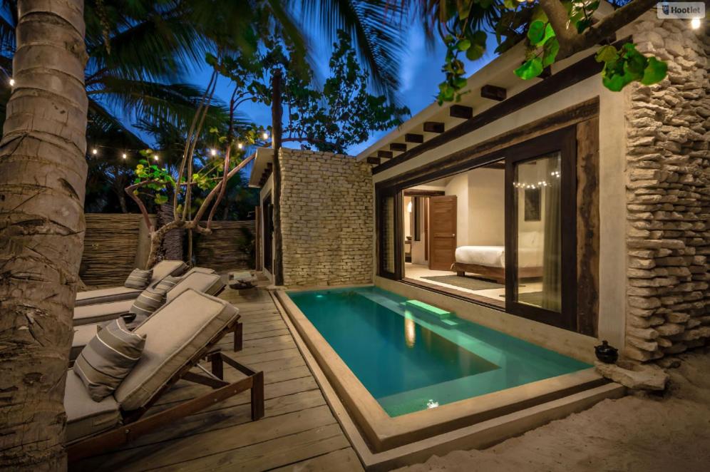 Beachfront Chuku house in Tulum beach - Housity