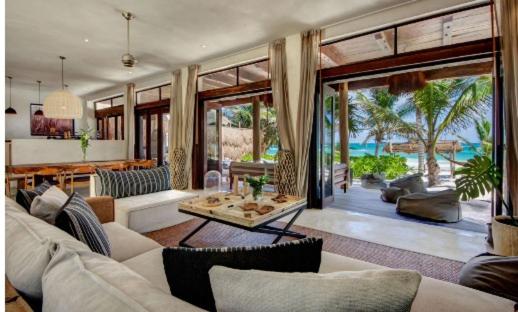 Beachfront Chuku house in Tulum beach - Housity