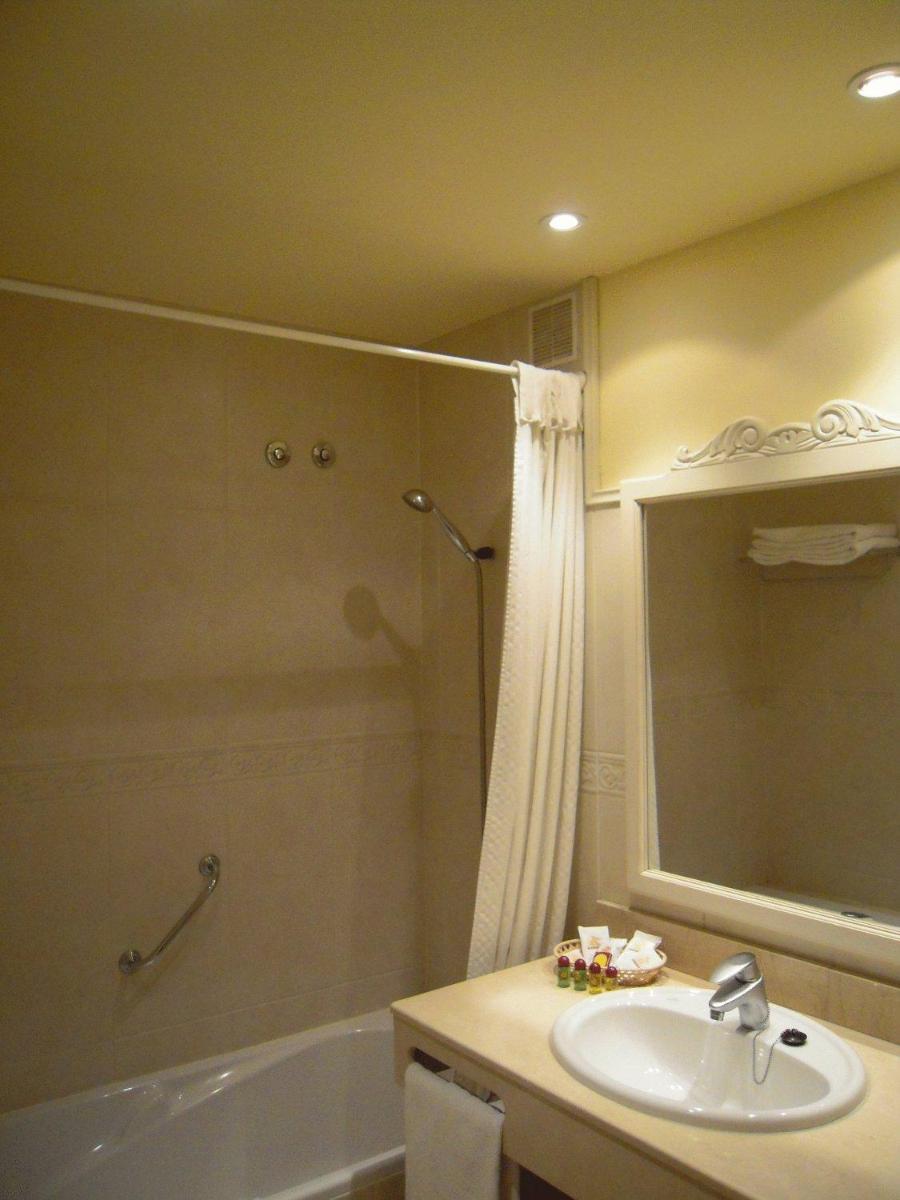 Un baño de Silken Spa La Hacienda De Don Juan