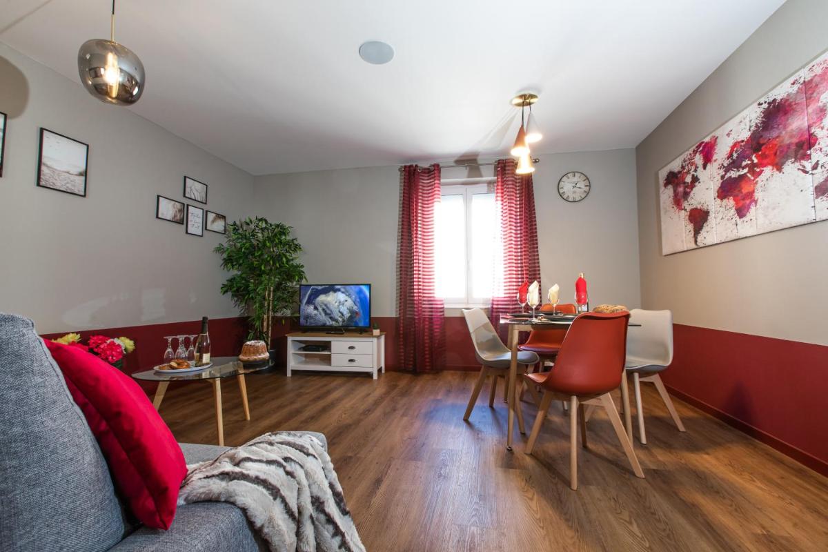 Le Red St Léon : Lit Queen Size * WIFI * Idéal Couple - Hizvo