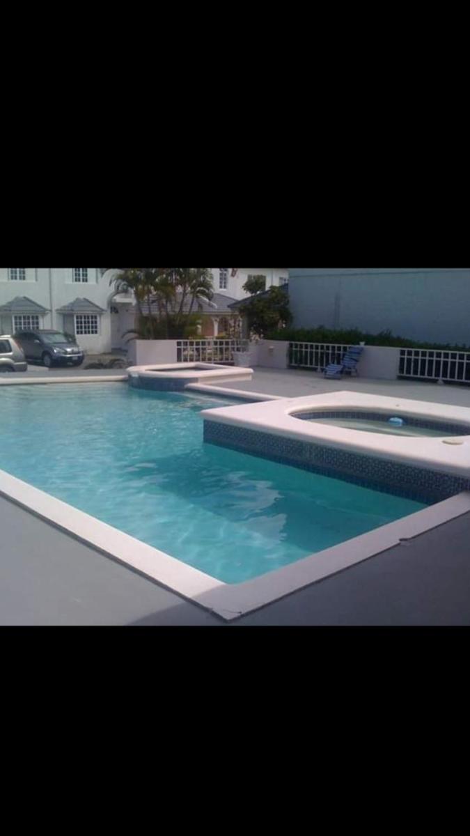 Rush Ironshore Deluxe Villa - Housity