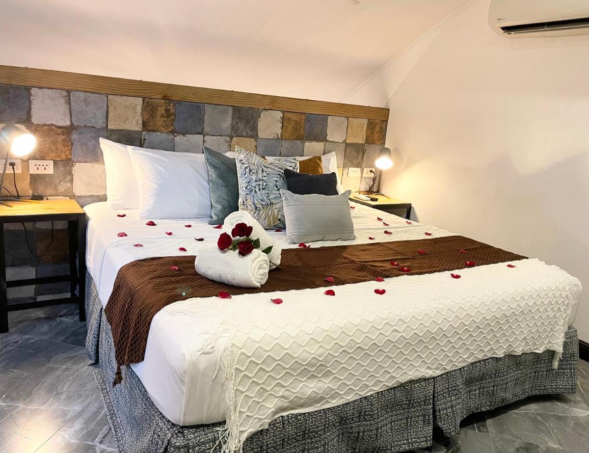 CLOCKWORKORANGE Luxury Suites - Housity