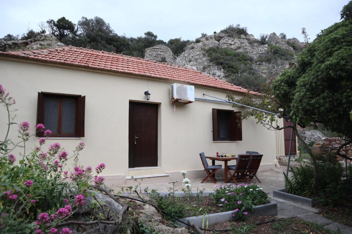 House of Monachogios, Agios Fokas, Monemvassia - Housity