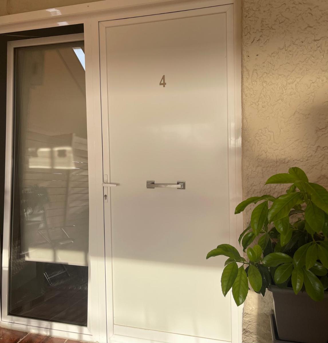 Seaview Apartments - Housity