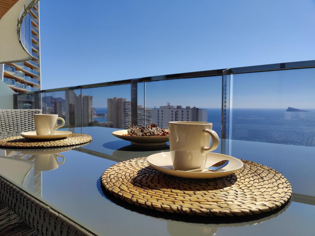 SUNSET WAVES blue sky apartment - Hizvo