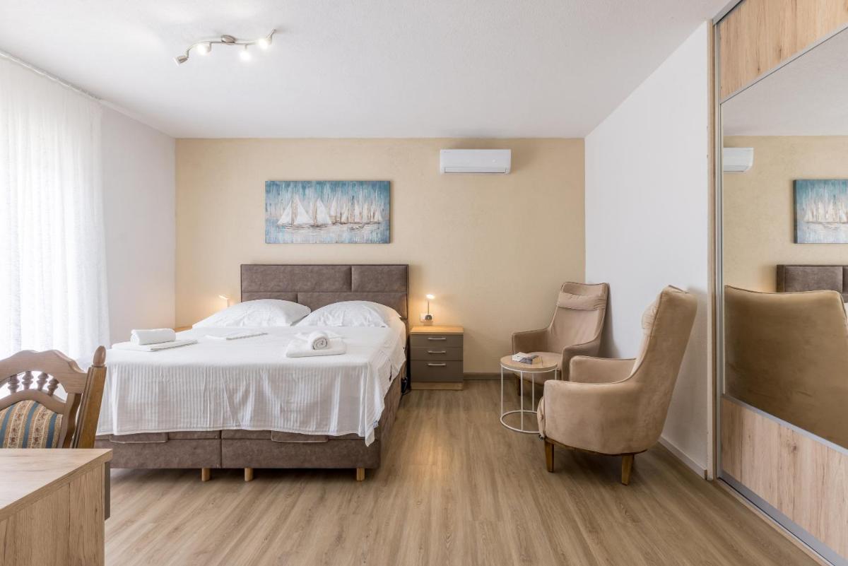 Bed & Breakfast Senator - Housity