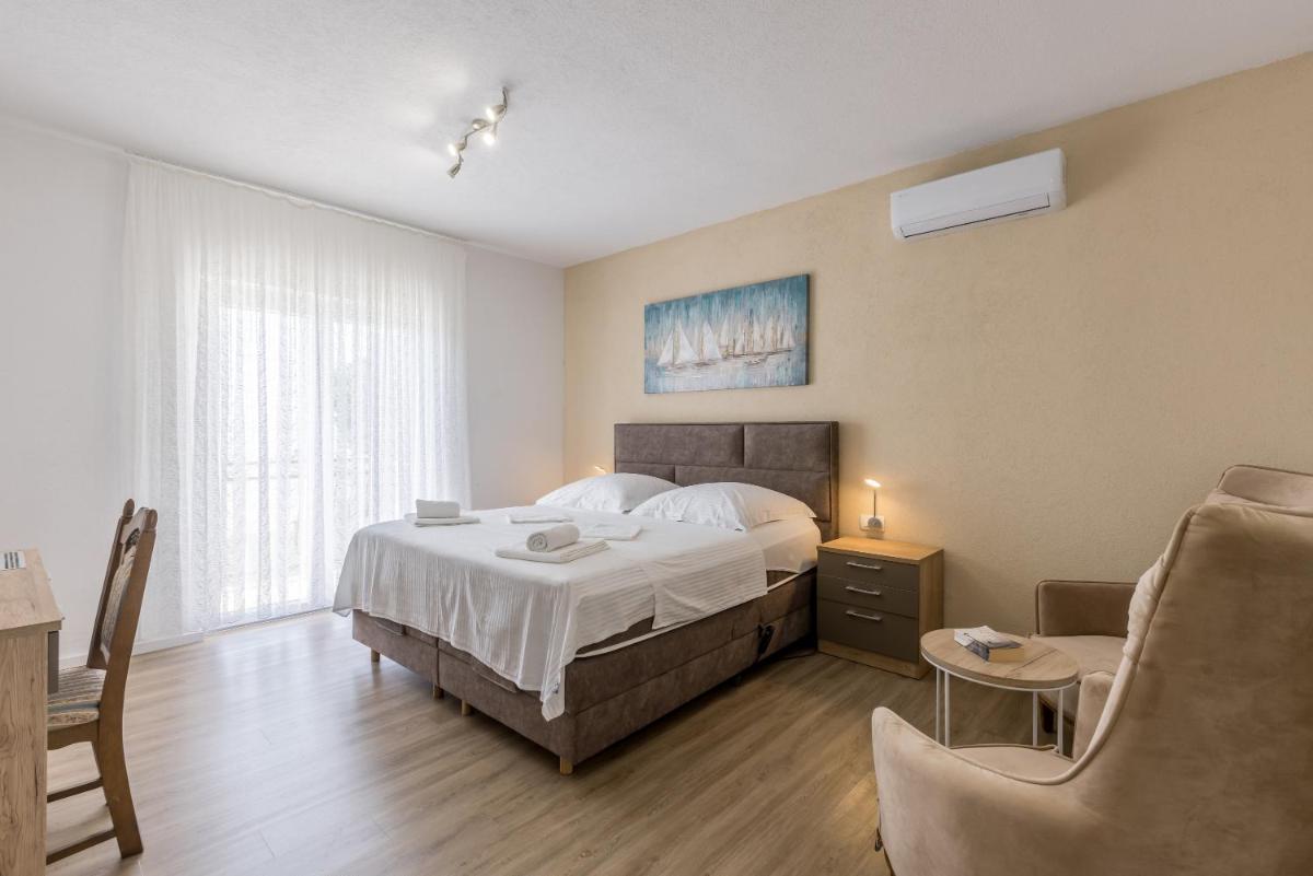 Bed & Breakfast Senator - Housity