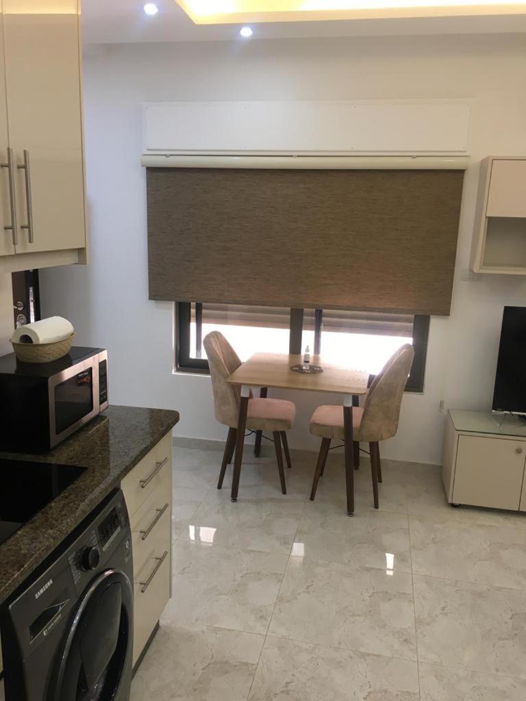 New and cosy apartment in Amman (Al Weibdeh) - Housity