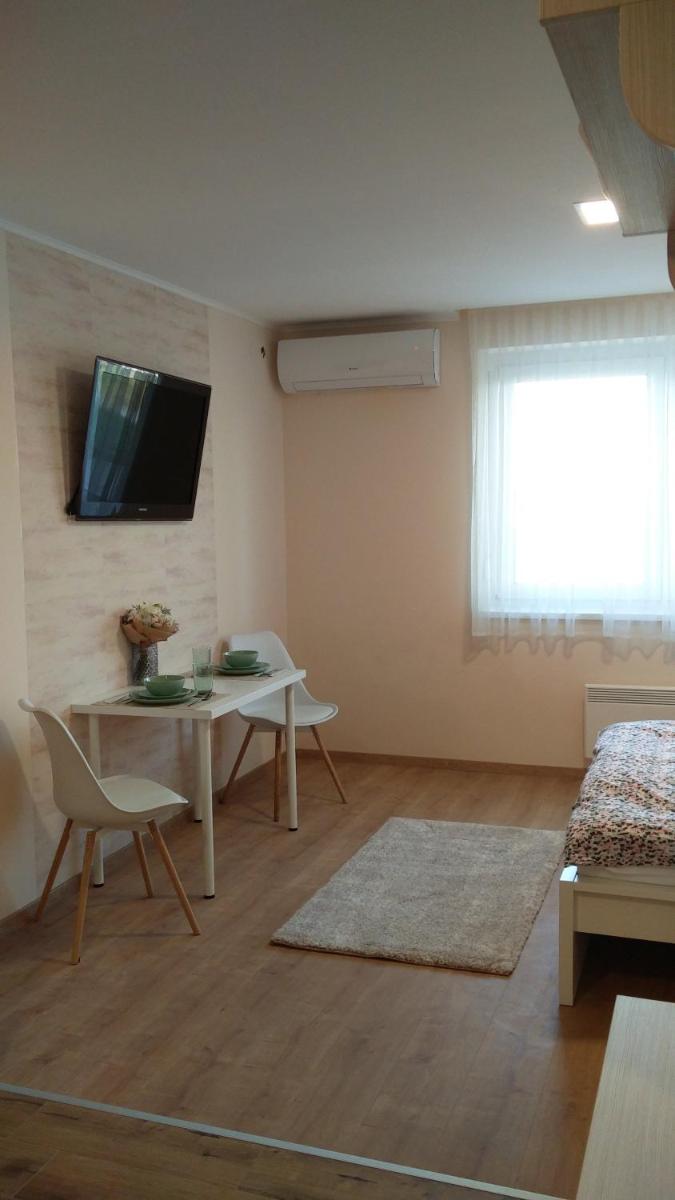 River Side Apartman - Housity
