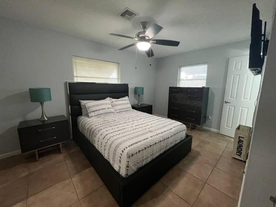 Charming Two-Bedroom Home Quiet and Cozy . - Housity