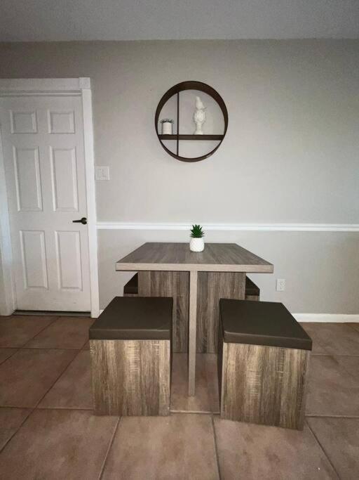 Charming Two-Bedroom Home Quiet and Cozy . - Housity