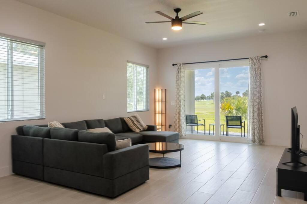 Suitetrails - Highest 5 Star Rated Luxury Home 5 Minutes from the Beach!