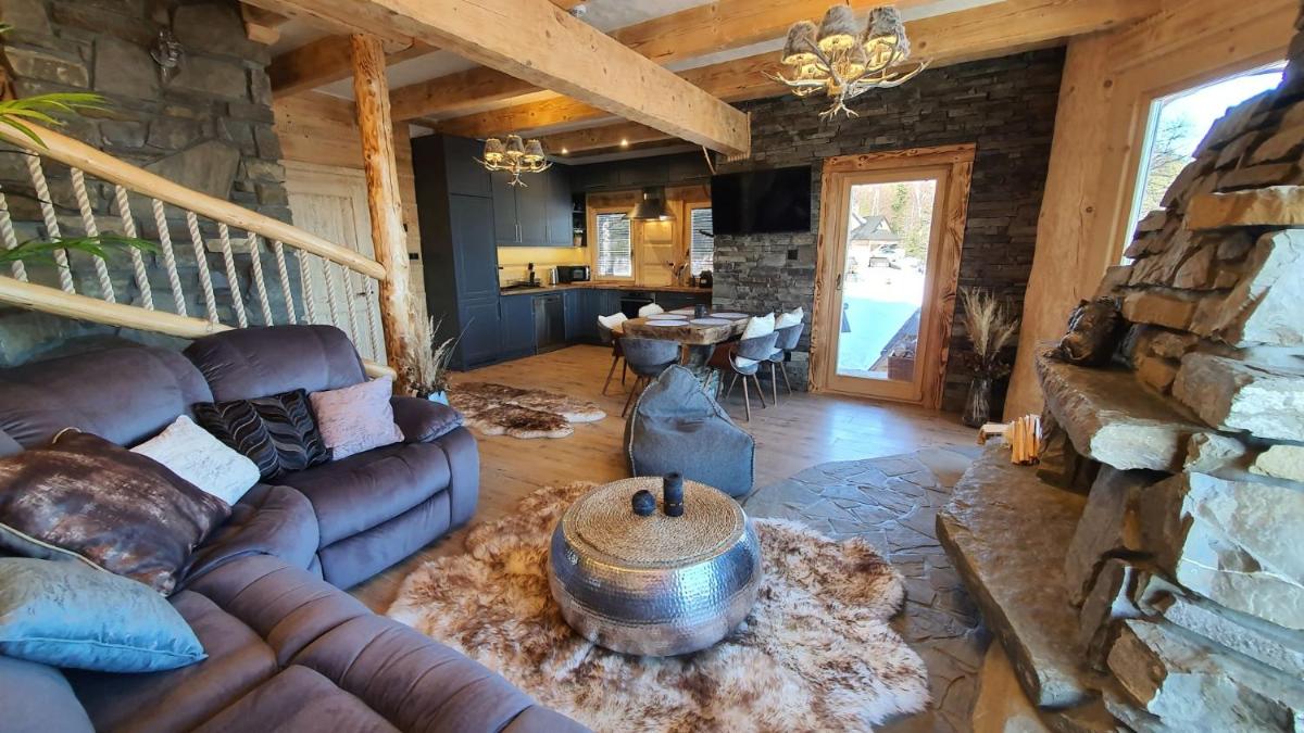Luksusowy domek w Osadzie Jaworzyna z jaskinią SPA - Housity