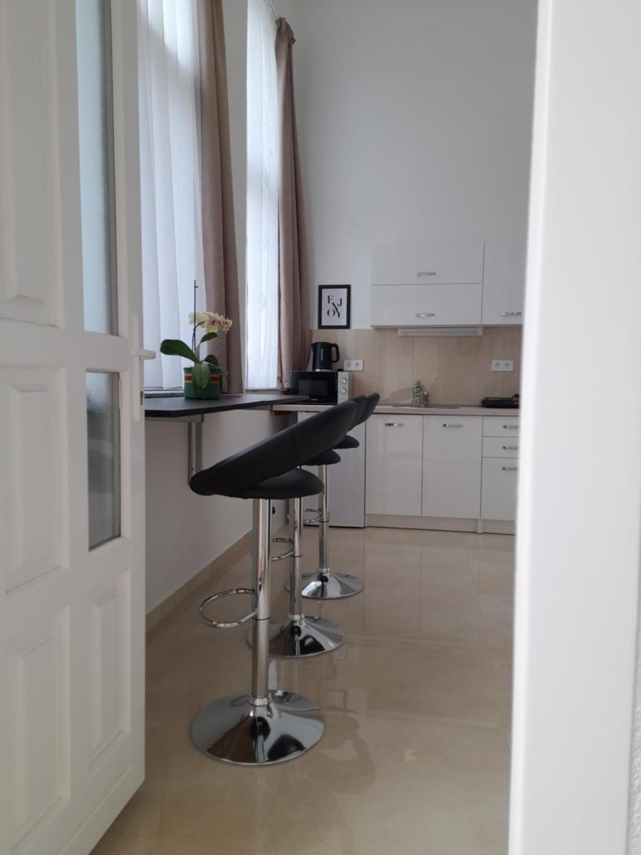 Déri Kert Apartmanház A - Housity