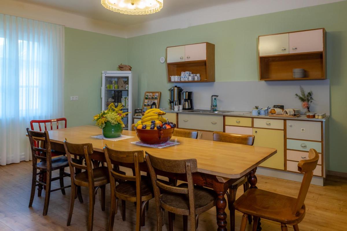 Grüner Baum Wachau - Retro Frühstückspension - Housity