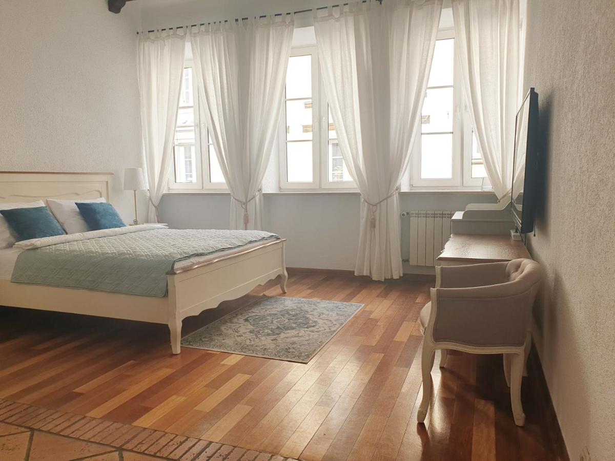 Suitetrails - Old Town Essence Apartment