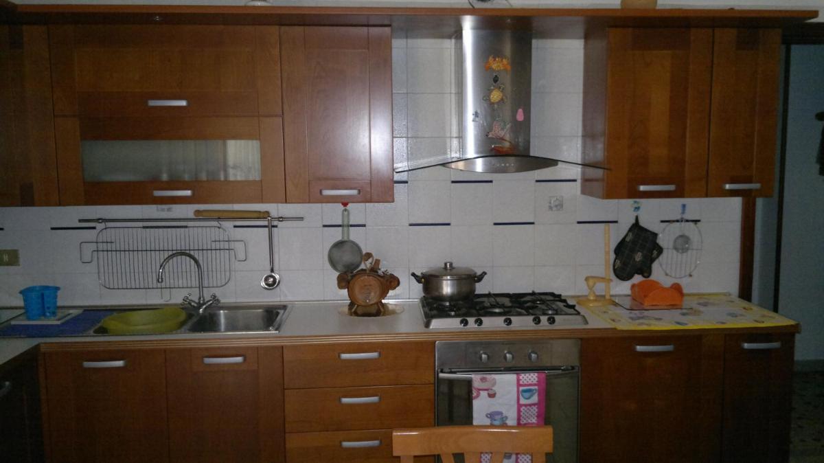 Camere in ampio Appartamento in mezza collina, molto arioso e soleggiato - Housity