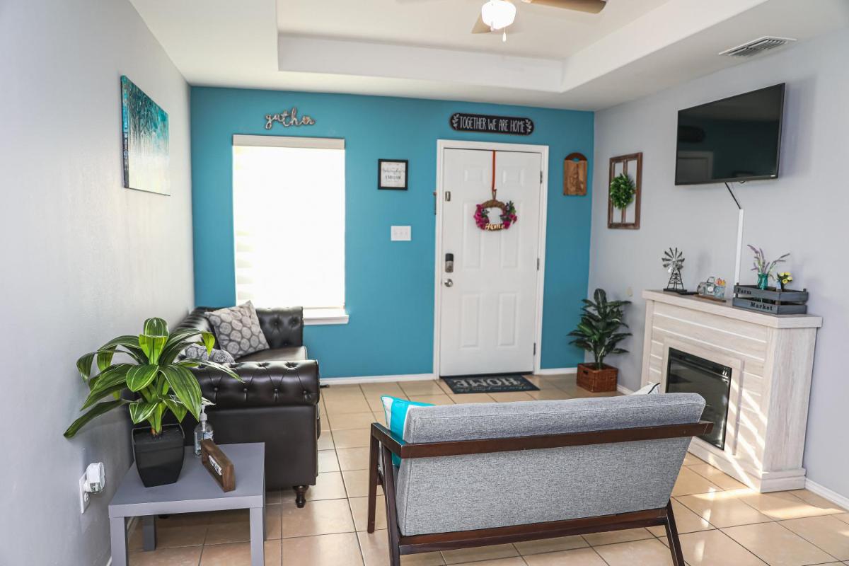 Casa Roble. Downtown Brownsville - Housity