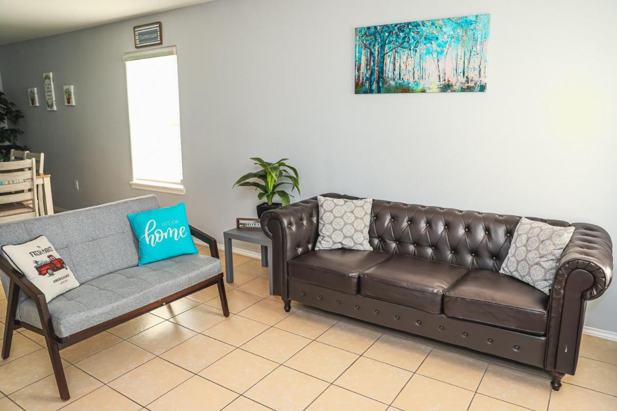 Casa Roble. Downtown Brownsville - Housity