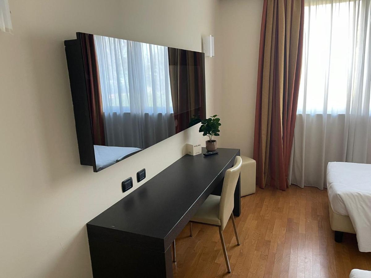 Elysium Hotel Raya - Housity