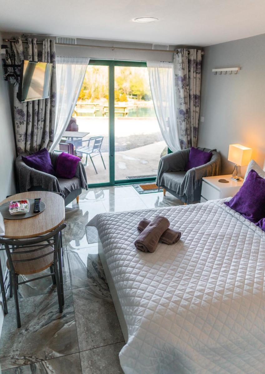 Waterfall Caves - Housity