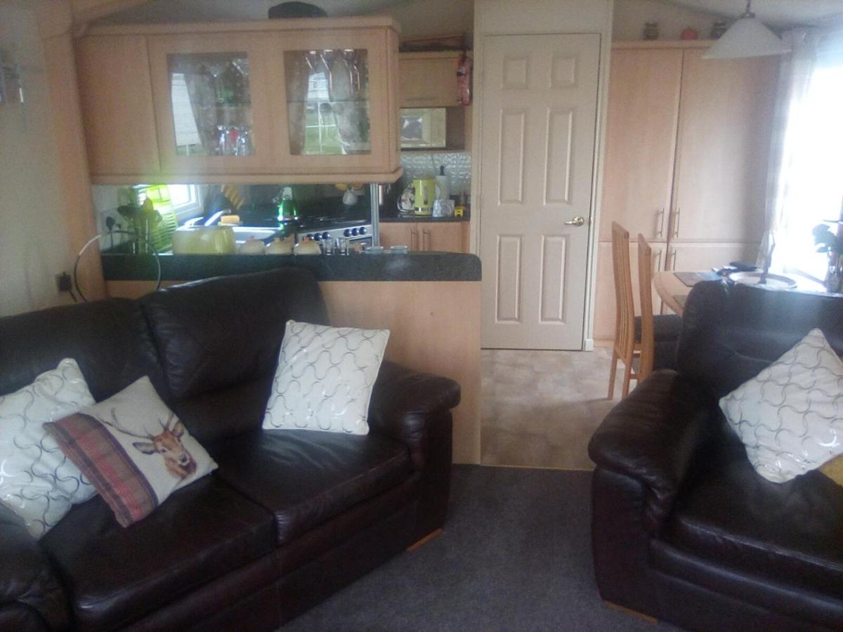 Caravan Number 10 - Housity