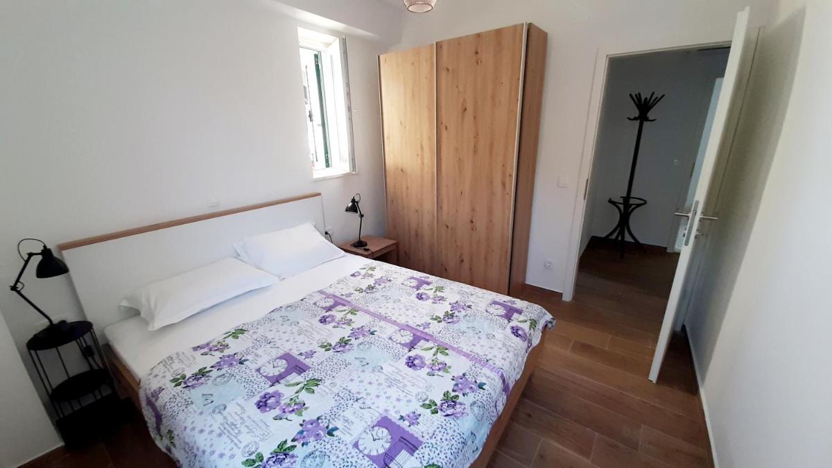Stari Porat - Housity