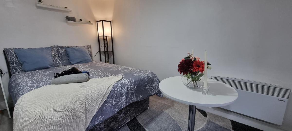 Charming, cosy hideaway with free WiFi, parking - Housity