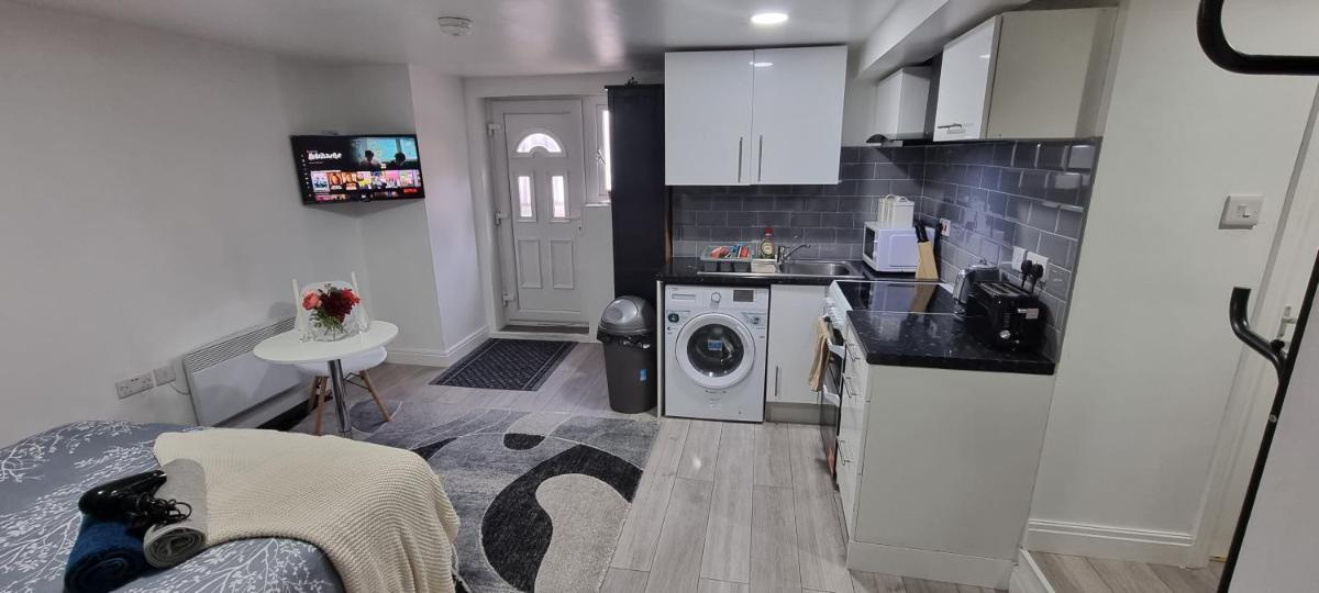 Charming, cosy hideaway with free WiFi, parking - Housity