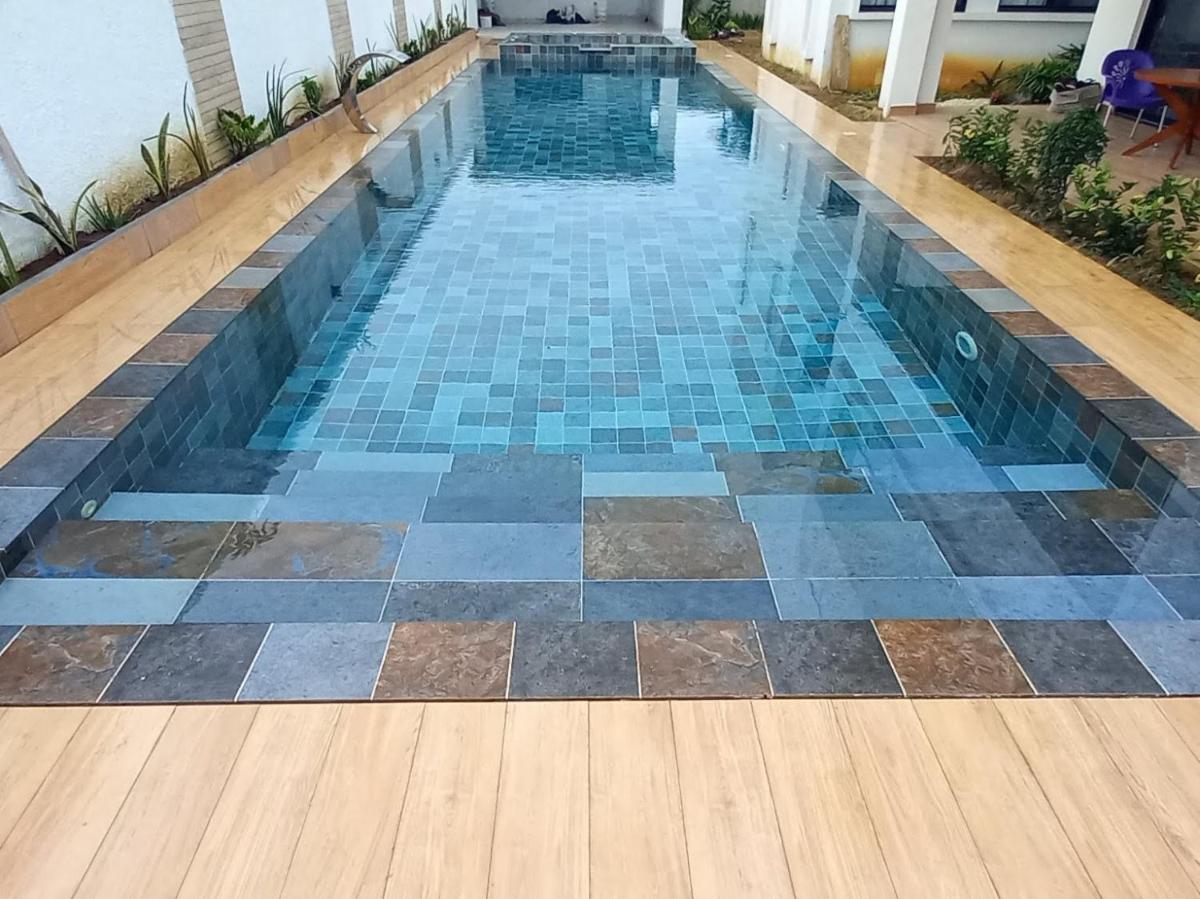 Suitetrails - Villa Bolati, avec piscine, jacuzzi, jardin et vue