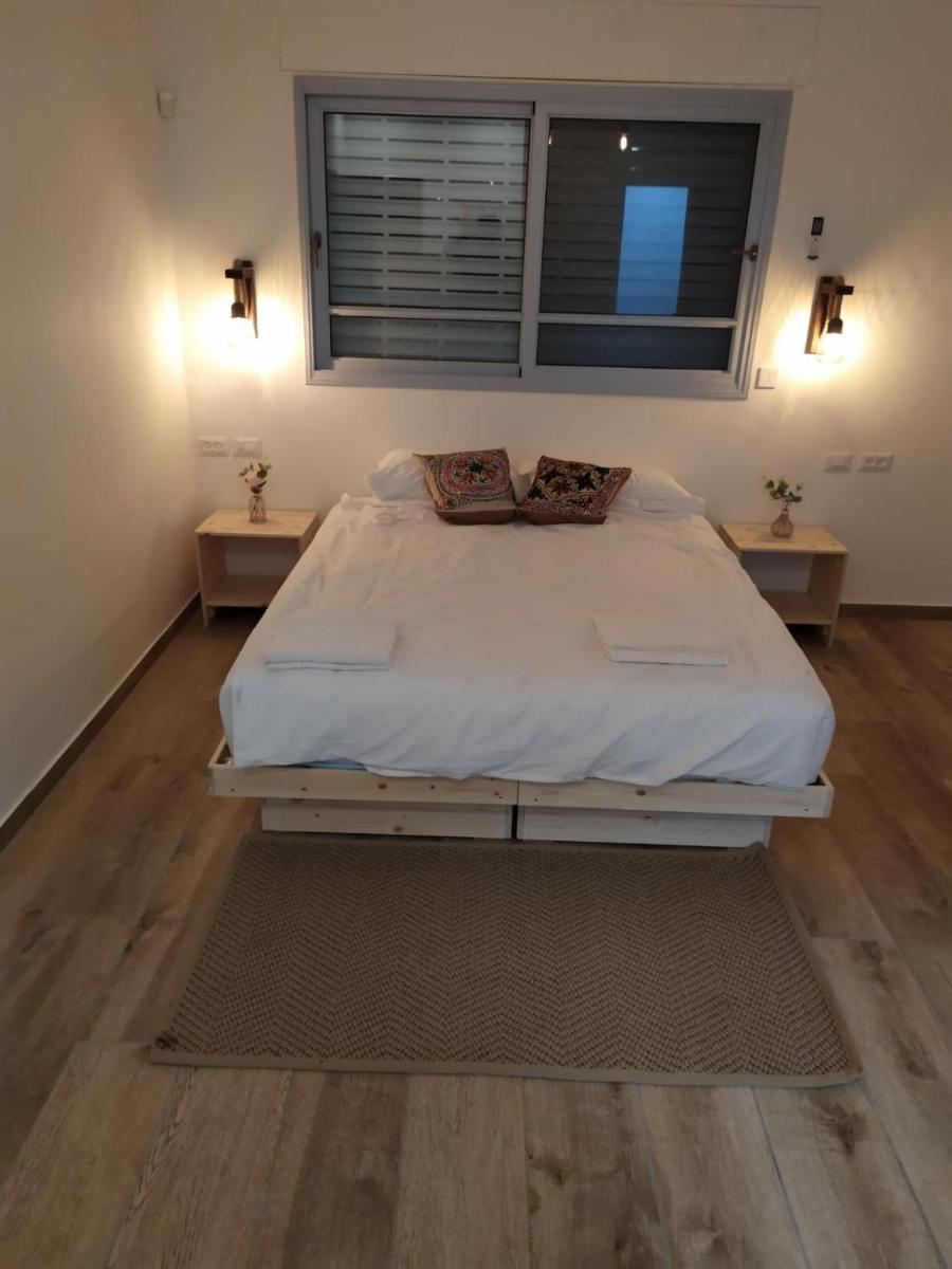 מדבריות השחר - Housity