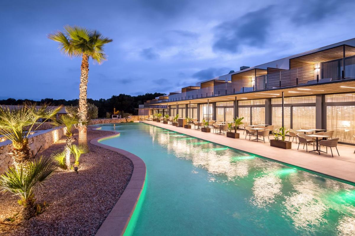 Piscina en o cerca de Barceló Nura