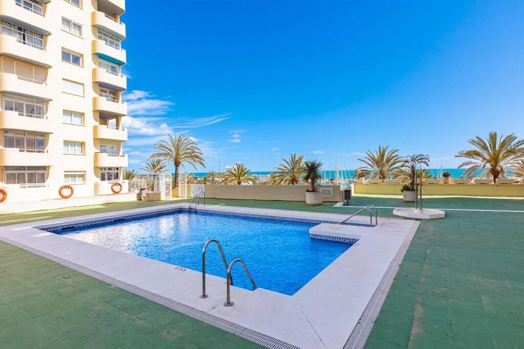 SEAVIEW Estepona Marine Port with POOLS - Housity