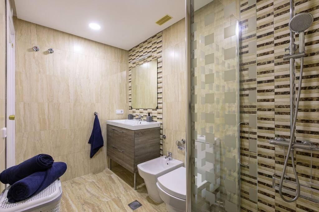 SEAVIEW Estepona Marine Port with POOLS - Housity