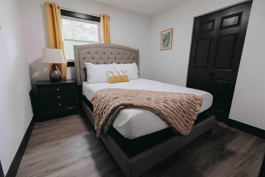 BEAUTIFUL Remodeled 4 Bedroom Home Near I20 and Downtown - Housity