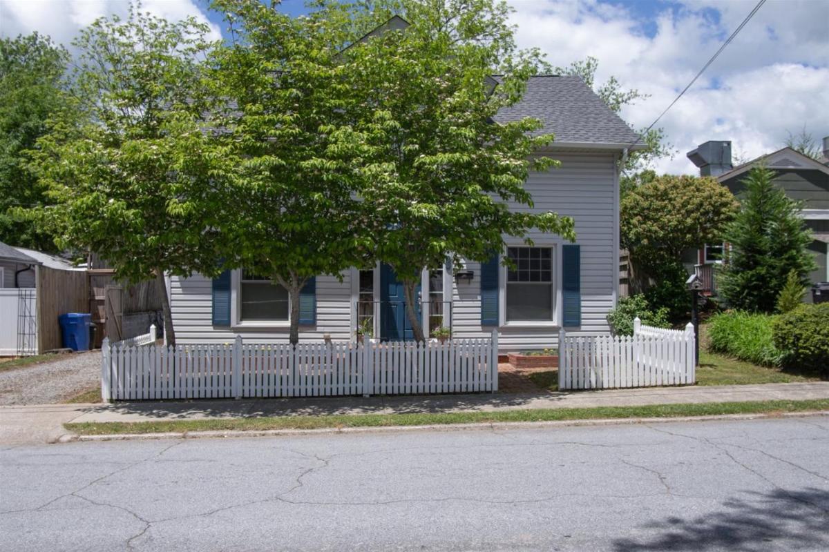 Oaklawn Place - Housity