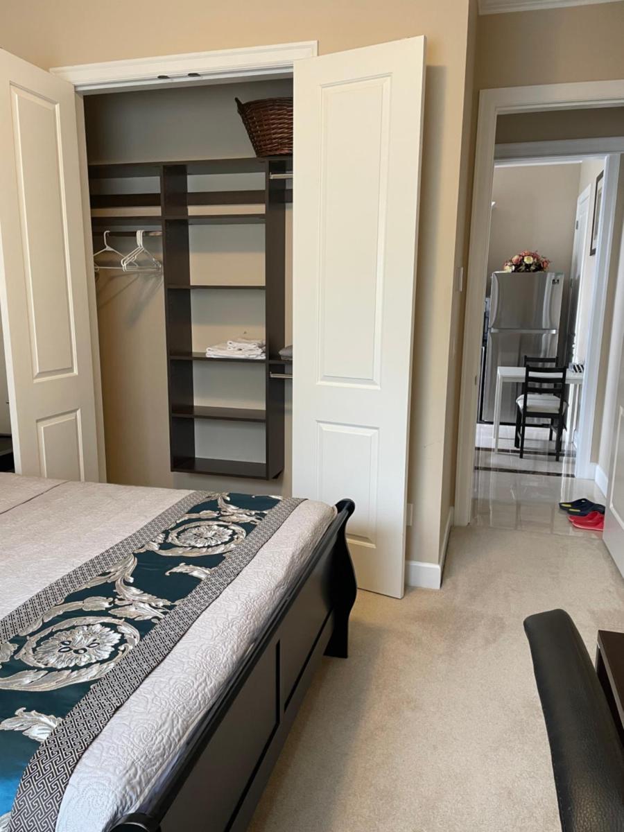 Separate 1 Bedroom suite with kitchen in seaside house - Housity