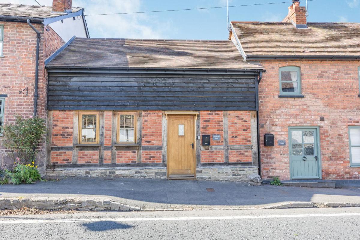 Woodsmith Barn - Housity