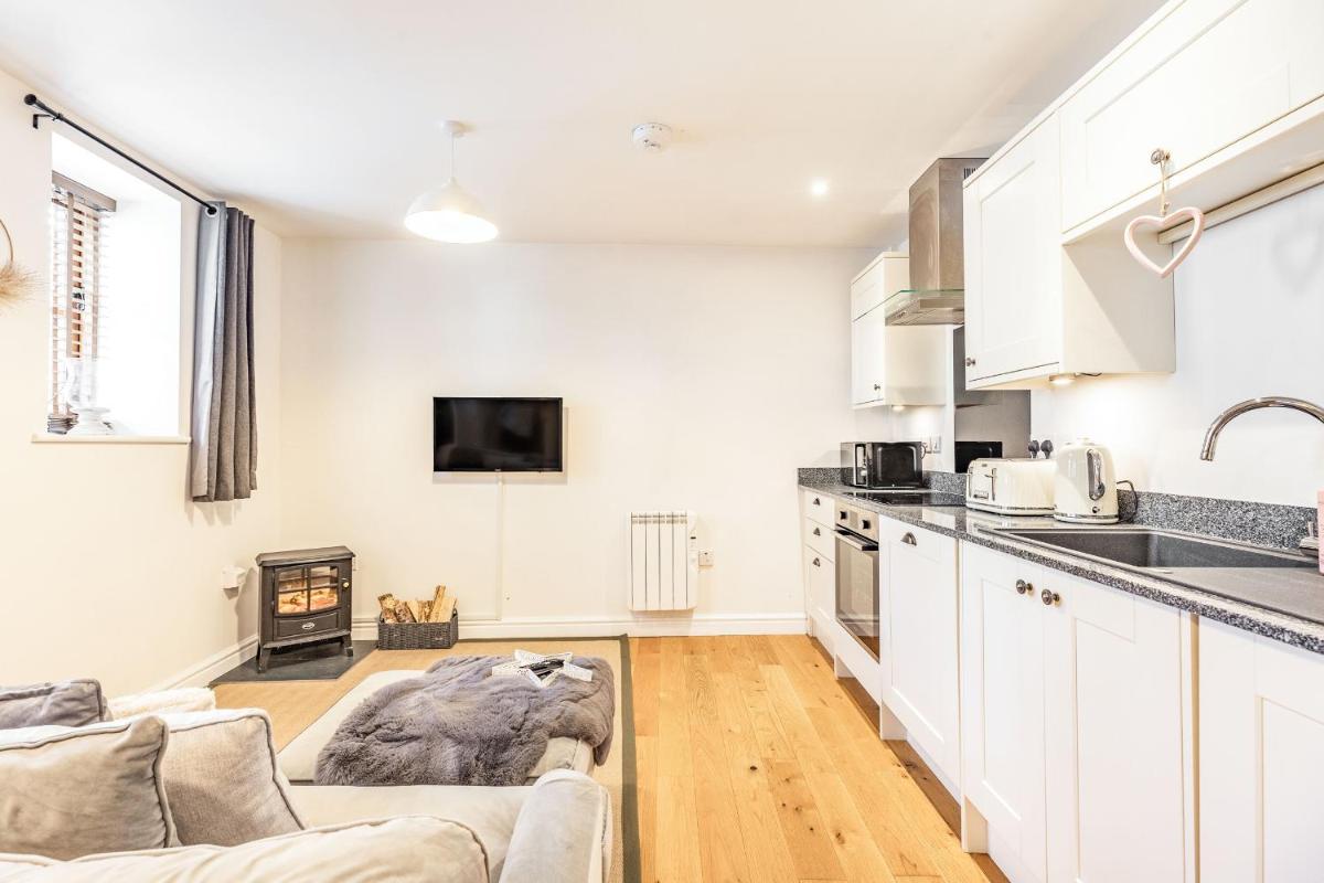 Woodsmith Barn - Housity