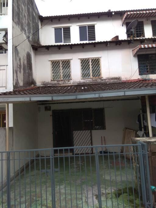Suitetrails - 3 bed room house near KLCC Kuala Lumpur